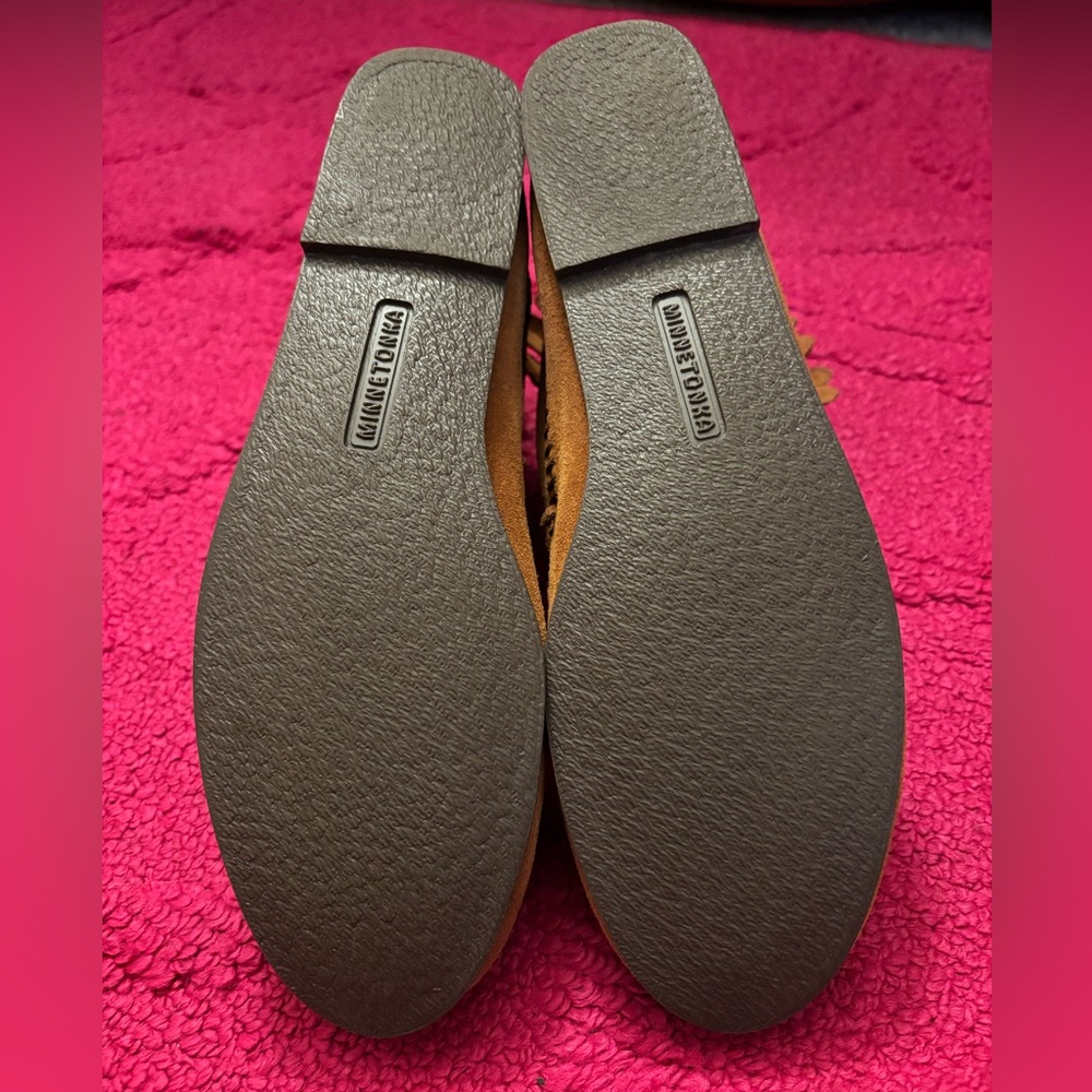 Minnetonka Back Zip Boots - Picture 5 of 6